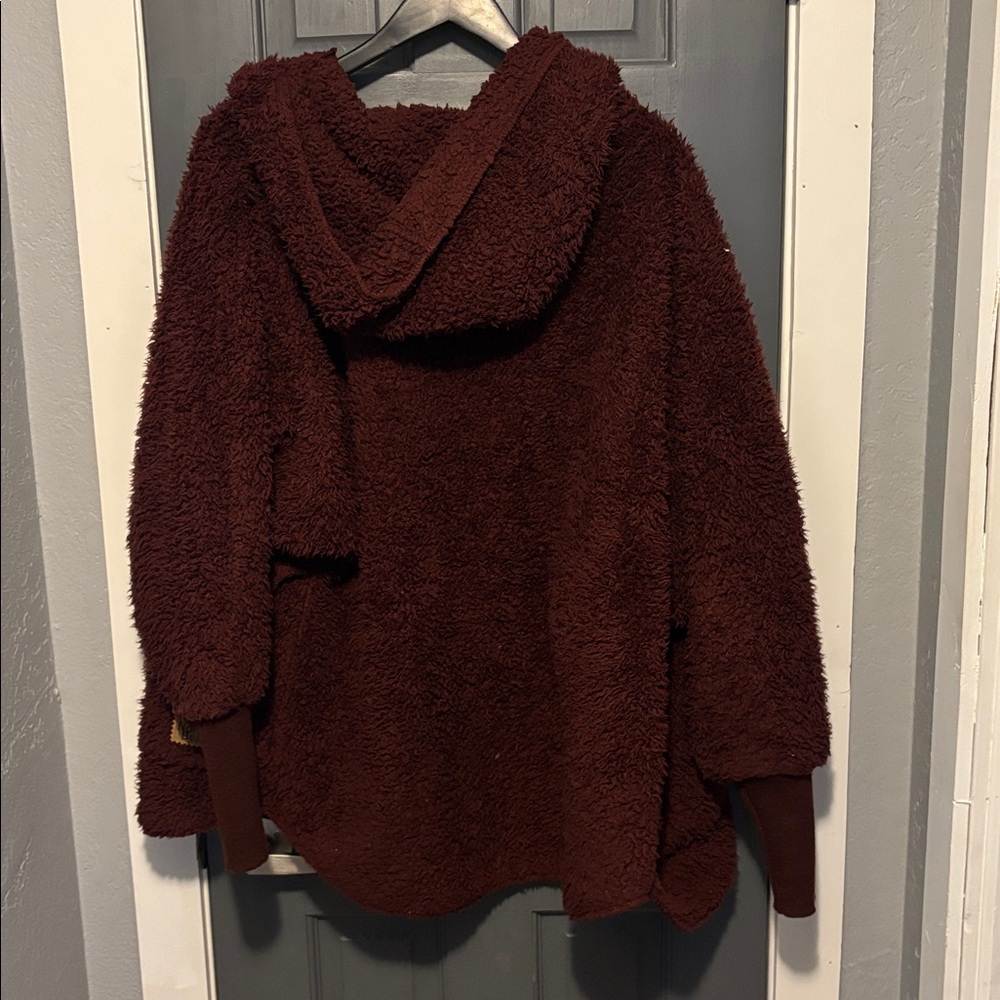 Nordic Beach Burgundy Fuzzy Hooded Jacket with tight wrists - Picture 4 of 4